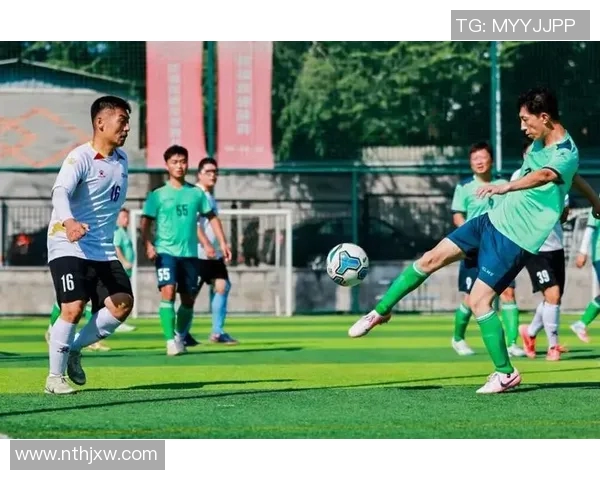 20号球星足球赛场闪耀风采尽显拼搏精神引燃无限激情